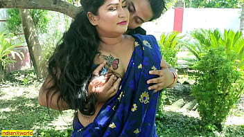 A red-hot rendezvous inbetween a supah hot Indian housewife and a fresh-faced Indian fellow in this super-hot video!